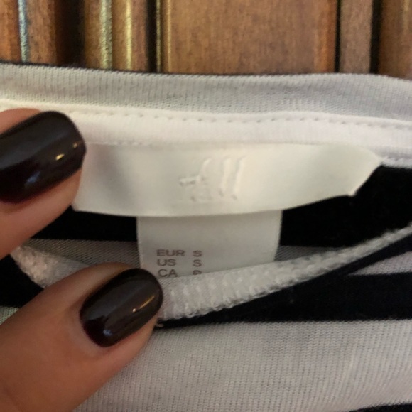 Black and white striped H&M tee - Picture 3 of 4